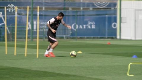 🎥 | Zo verliep de ontmoeting van Lionel Messi met PSG-ploeggenoten én zijn 1e training