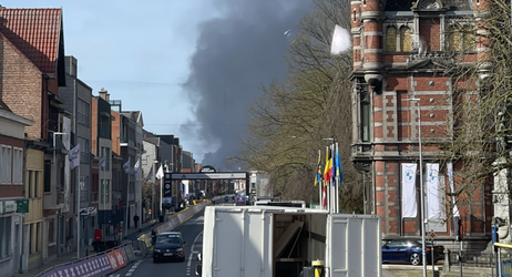 Grote brand verstoort de route van Gent-Wevelgem