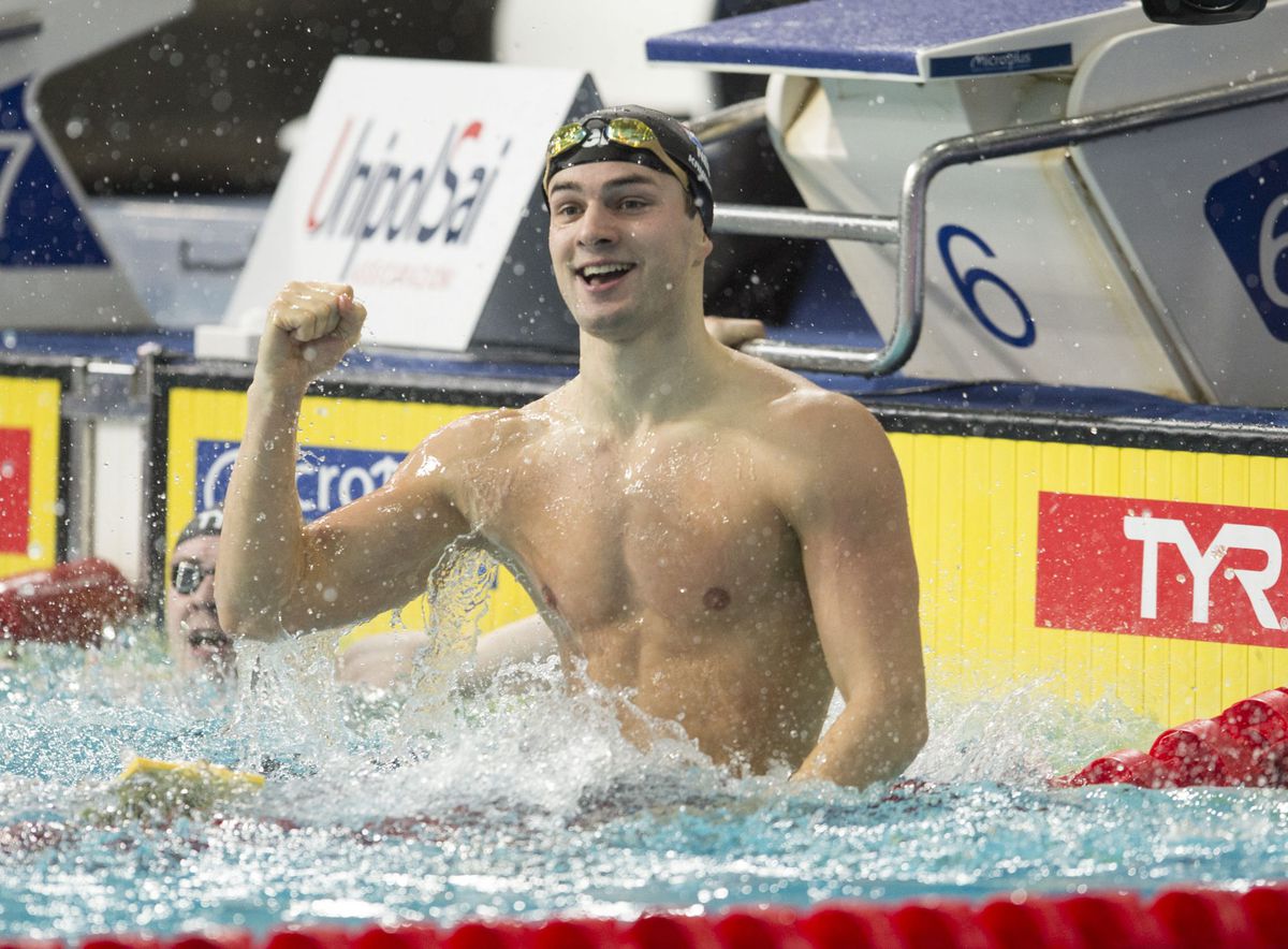 Kamminga zwemt razendsnel in China: Nederlands record op 100 meter schoolslag