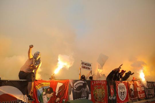 📸 | Bulgarije stuurt minister naar bekerfinale: fans keren zich massaal tegen hem