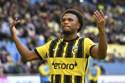 Feyenoord profiteert niet van misstap van Ajax: nederlaag tegen Vitesse