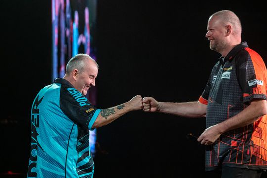 Zo kun je donderdagavond live kijken naar de wedstrijd tussen Van Barneveld en Taylor