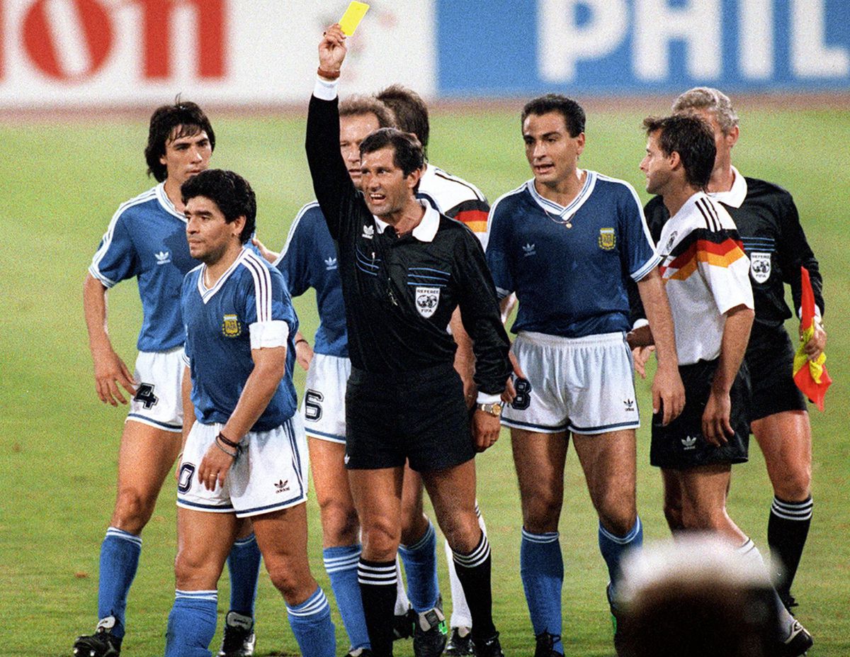 Scheidsrechter WK-finale 1990: ‘Ik had Maradona al tijdens het volkslied rood kunnen geven’