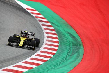 🎥 | Eerste beelden van de Formule 1: de zwarte Mercedes en kirrende Sainz