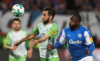Wolfsburg verslaat Holstein Kiel en speelt volgend jaar 'gewoon' in de Bundesliga