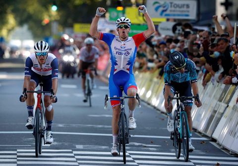 Arnaud Démare wint laatste grote wielerkoers van dit jaar