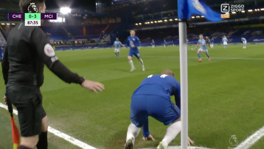 🎥 😂 | Timo Werner zet zichzelf compleet voor schut met domste corner ooit