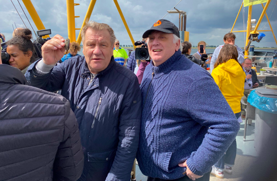 📸 | Bunkeren! Genietende liefhebber Jan Boskamp opent mosselseizoen