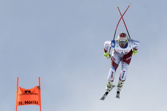 Beat Feuz wint na 10 jaar eindelijk goud bij de grote mannen