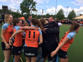 Hockeydames Groningen winnen en promoveren naar hoofdklasse