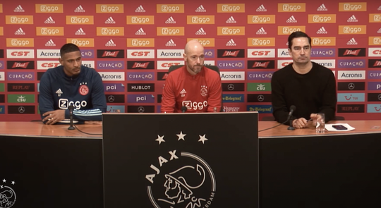 🤦‍♂️ 😂 | Erik ten Hag doet een 'Dirk van Duijvenbodetje' tijdens interview
