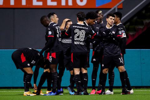 PSV boekt historische overwinning in Emmen, wel zorgen om Dumfries