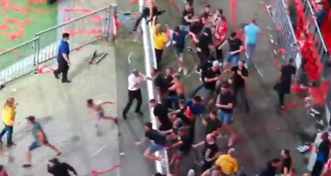 🎥 | Rellen in Philips Stadion tussen PSV'ers en Galatasaray-fans na Turkse goal