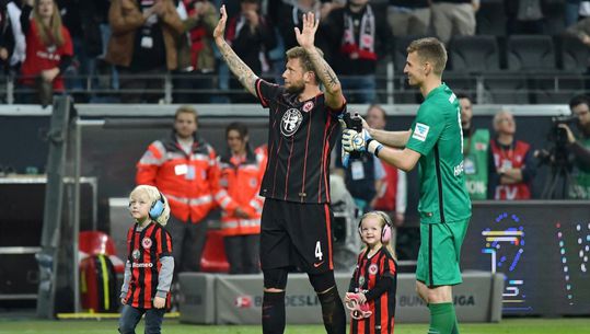 Frankfurt verlengt contract van met kanker kampende Russ