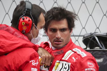 Carlos Sainz verwisselt ook 4 keer zijn motor en moet voor straf achteraan starten in Turkije