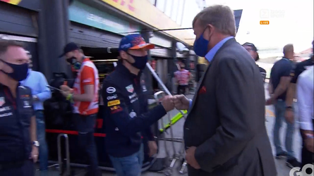 🎥 | Koning Willem-Alexander en koningin Máxima bij Max Verstappen in de pitbox