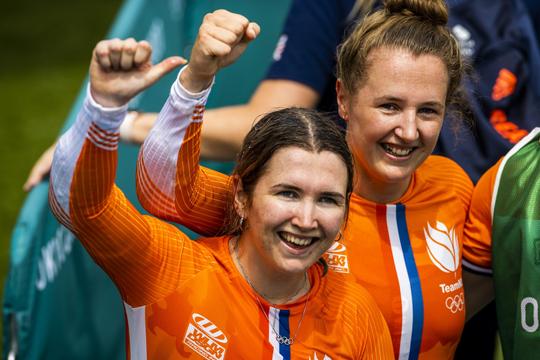🎥 | Zusjes Smulders hebben brons: 'Mijn hart ging op en neer, deze was echt voor Laura'