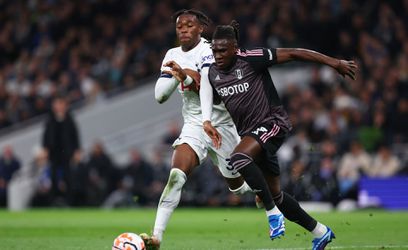 🎥 | Calvin Bassey gaat 2 keer in de fout bij Fulham: Tottenham Hotspur profiteert 2 keer