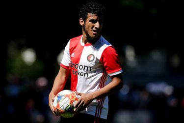 Yassin Ayoub goudeerlijk tegen kids op Open Dag: 'Erik ten Hag is een toptrainer' (video)