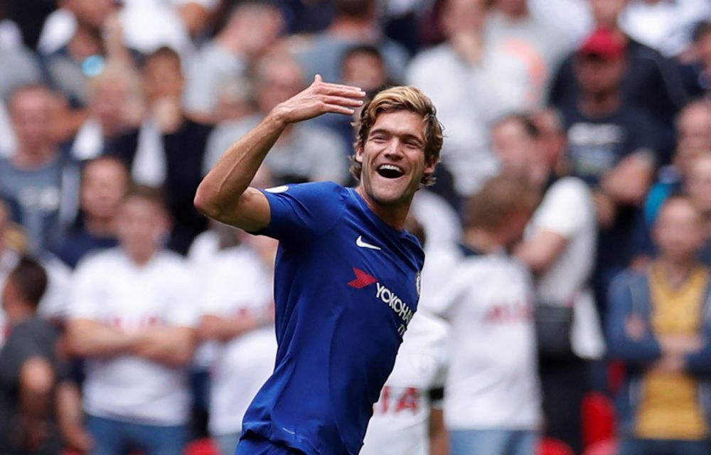 Marcos Alonso breekt topper open met perfecte vrije trap (video)