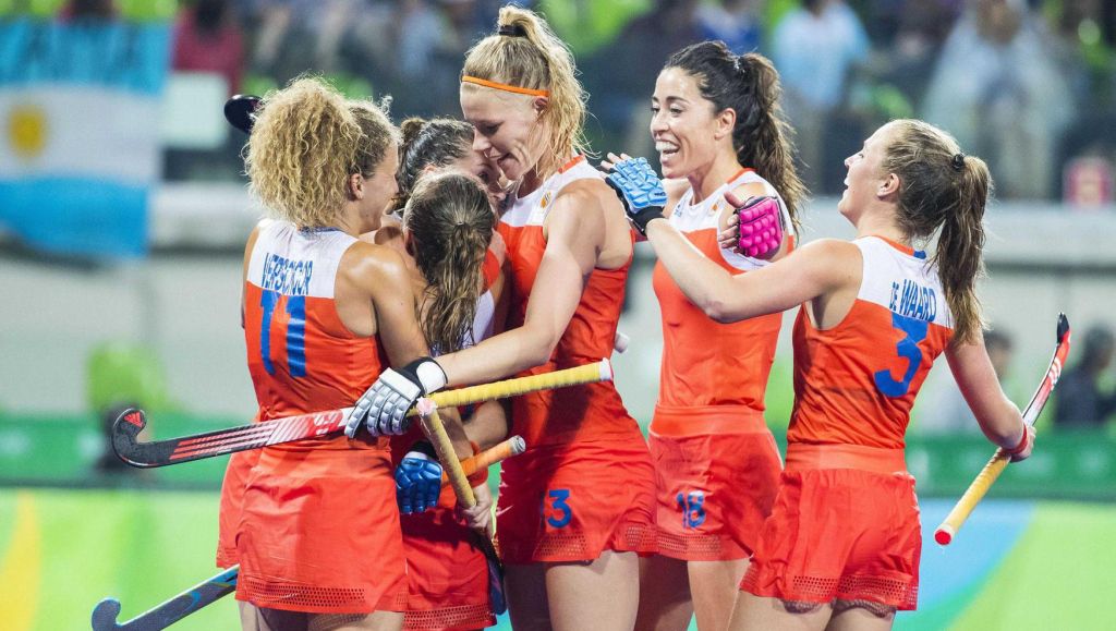 Zilveren hockeysters blijven eerste op wereldranglijst