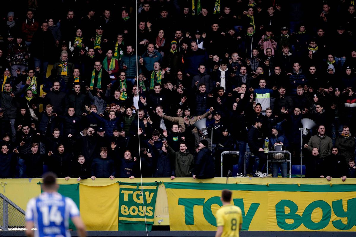 HAHA! Fortuna-supporters mogen in carnavalsoutfit naar De Kuip