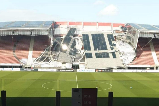 Heftig! Deel van het AZ-stadion is ingestort