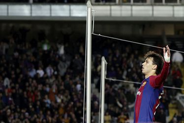 🎥​ | Barcelona-speler João Felix klimt op de reclameborden na goal tegen oude club Atlético Madrid