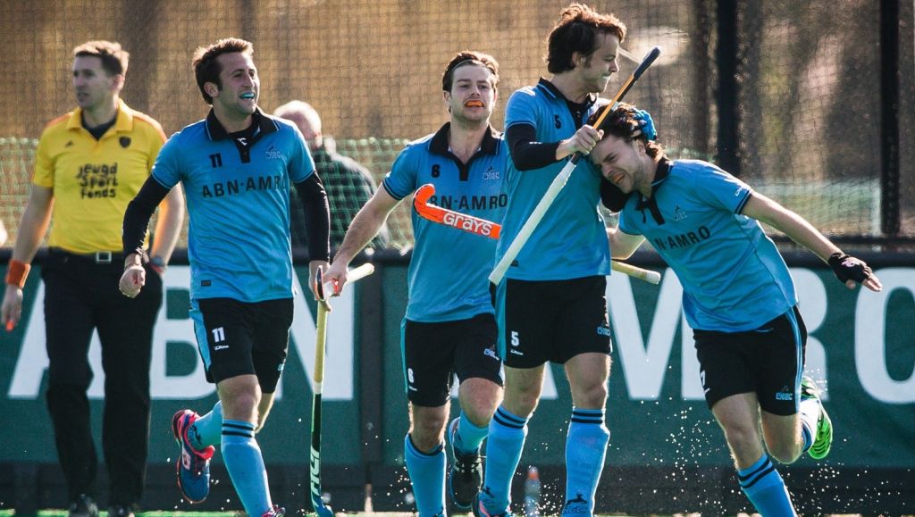 Derde en beslissende wedstrijd in beide halve finales play-offs hoofdklasse mannenhockey