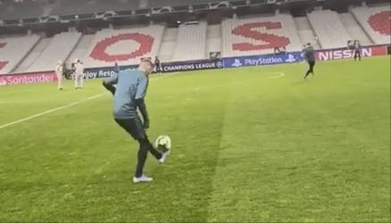 🎥| Ziyech show skills met ZIEKE aanname tijdens Ajax-training in stadion Lille