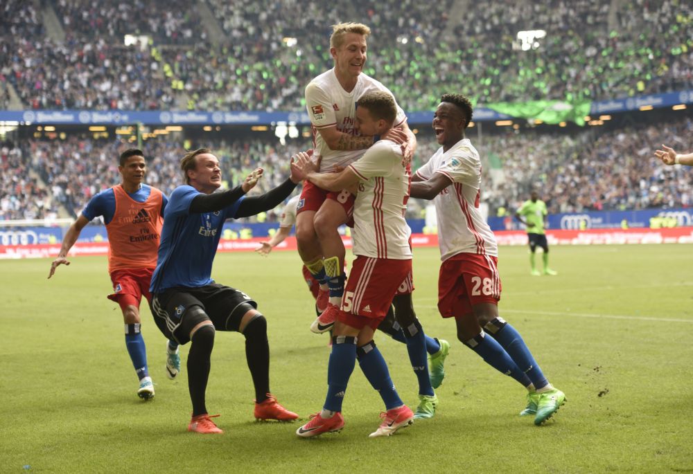 Gouden wissel Waldschmidt houdt HSV in de Bundesliga (video)