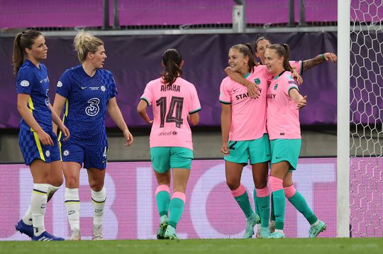 Briljante Lieke Martens wint overtuigend de Champions League met Barcelona