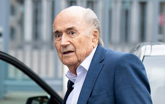 Voormalig FIFA-baas Blatter viert 85ste verjaardag in kliniek