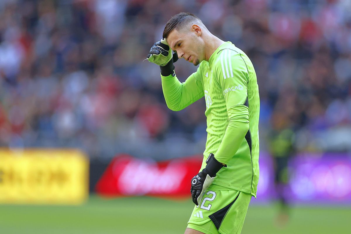 Opnieuw slecht nieuws voor Jay Gorter: Ajax-keeper verlaat trainingskamp