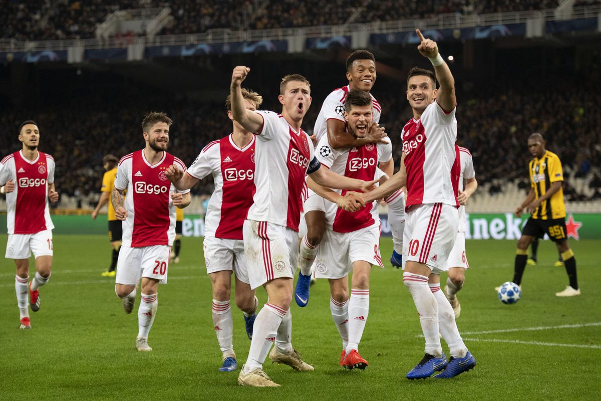 Tadic bezorgt Ajax met 2 snelle goals eerste Champions League-overwintering in 13 jaar (video's)