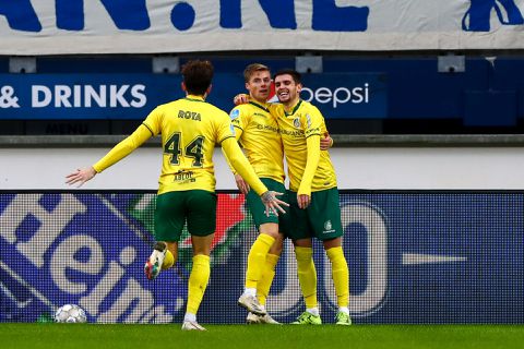 Wat gebeurt er in Heerenveen?! Fortuna Sittard trakteert thuisploeg voor rust al op een jantje