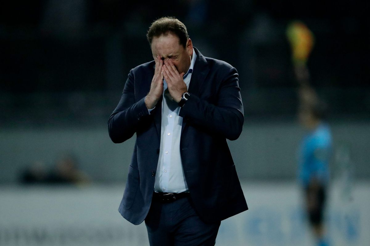 Vitesse-coach Sloetski na 4e nederlaag op rij: 'Erg moeilijke tijd voor ons'