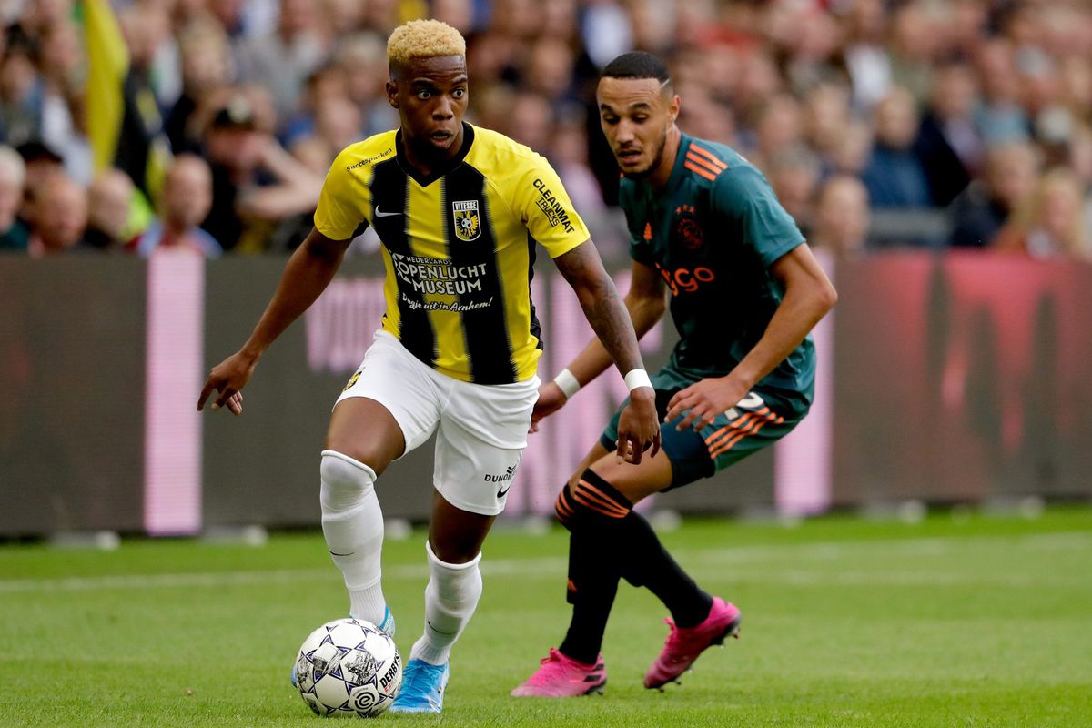 Chelsea gaat Vitesse helpen bij onderzoek naar nieuwe knieblessure Musonda