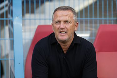 'John van den Brom genoemd bij Vitesse als nieuwe trainer daags na ontslag in Polen'