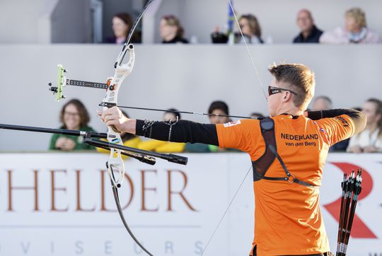 Van den Berg schiet zichzelf naar laatste vier