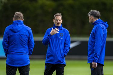 Frank de Boer: '5 of 6 EK-spelers van het Nederlands elftal weigerden vaccinatie tegen corona'
