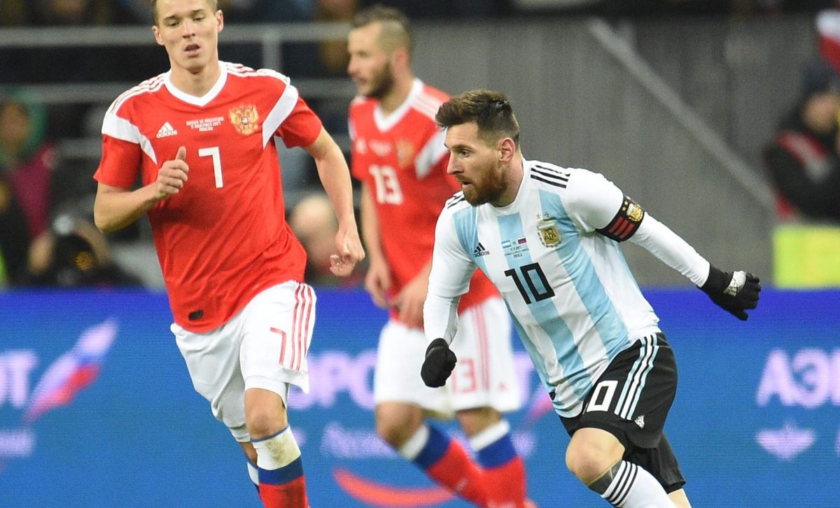 Russische fans zaten uur vast in WK-stadion Loezjniki