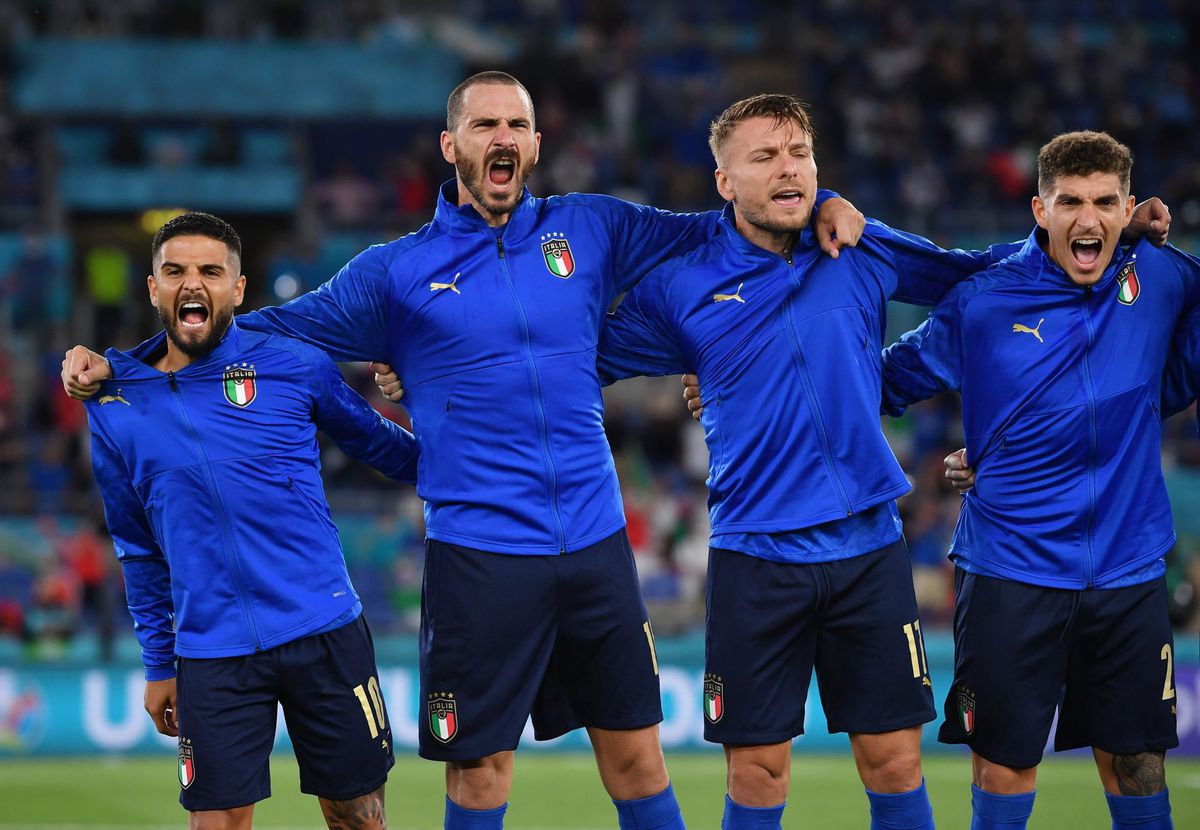 🎥 | 🇮🇹 KIPPENVEL: Geen land zingt zijn volkslied zo mooi en puur als Italië 😍