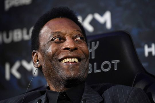 Legende Pelé (80) in ziekenhuis: ‘Mensen, ik ben niet flauwgevallen en ben in goede gezondheid’