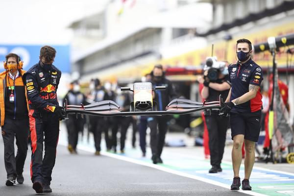 Red Bull-teambaas Horner steekt monteurs veren in de reet: 'Klus geklaard in 20 minuten'