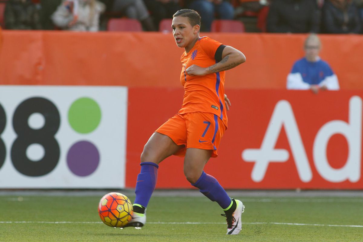 Oranje Leeuwin Van de Sanden gaat voetballen bij 'droomclub' Olympique Lyon
