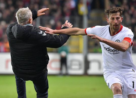 Trainerduwer van Eintracht Frankfurt voor 7 weken geschorst