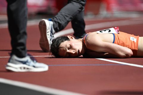 Japanse hitte wordt atlete Van der Reijken te veel: 'Nog nooit in 38 graden gelopen'