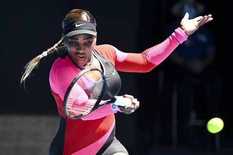 Australian Open: Serena Williams ondanks pijntjes easy door