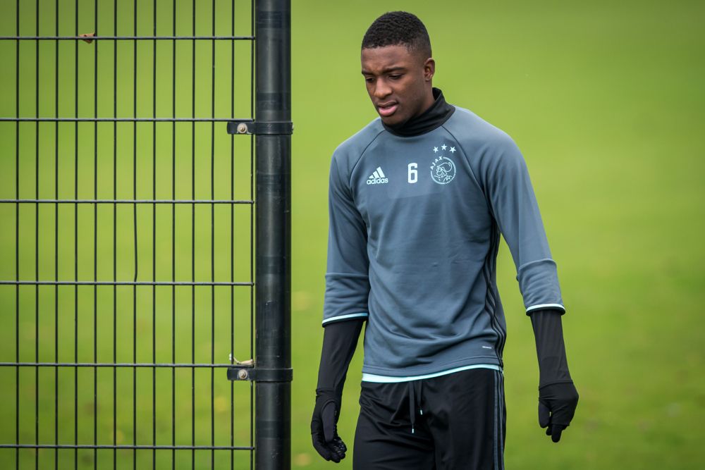 Bazoer weigert te trainen bij Ajax